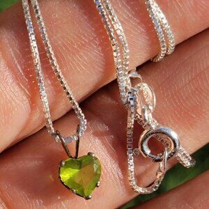 Vintage 925 sterling silver heart peridot August birthstone 925 box chain neckla